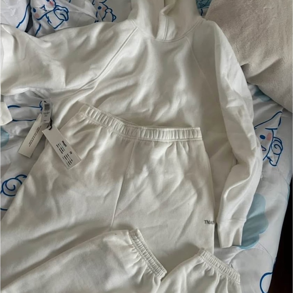 Aritzia TNA sweatset White Hoodie and Sweatpants Set - Picture 3 of 7